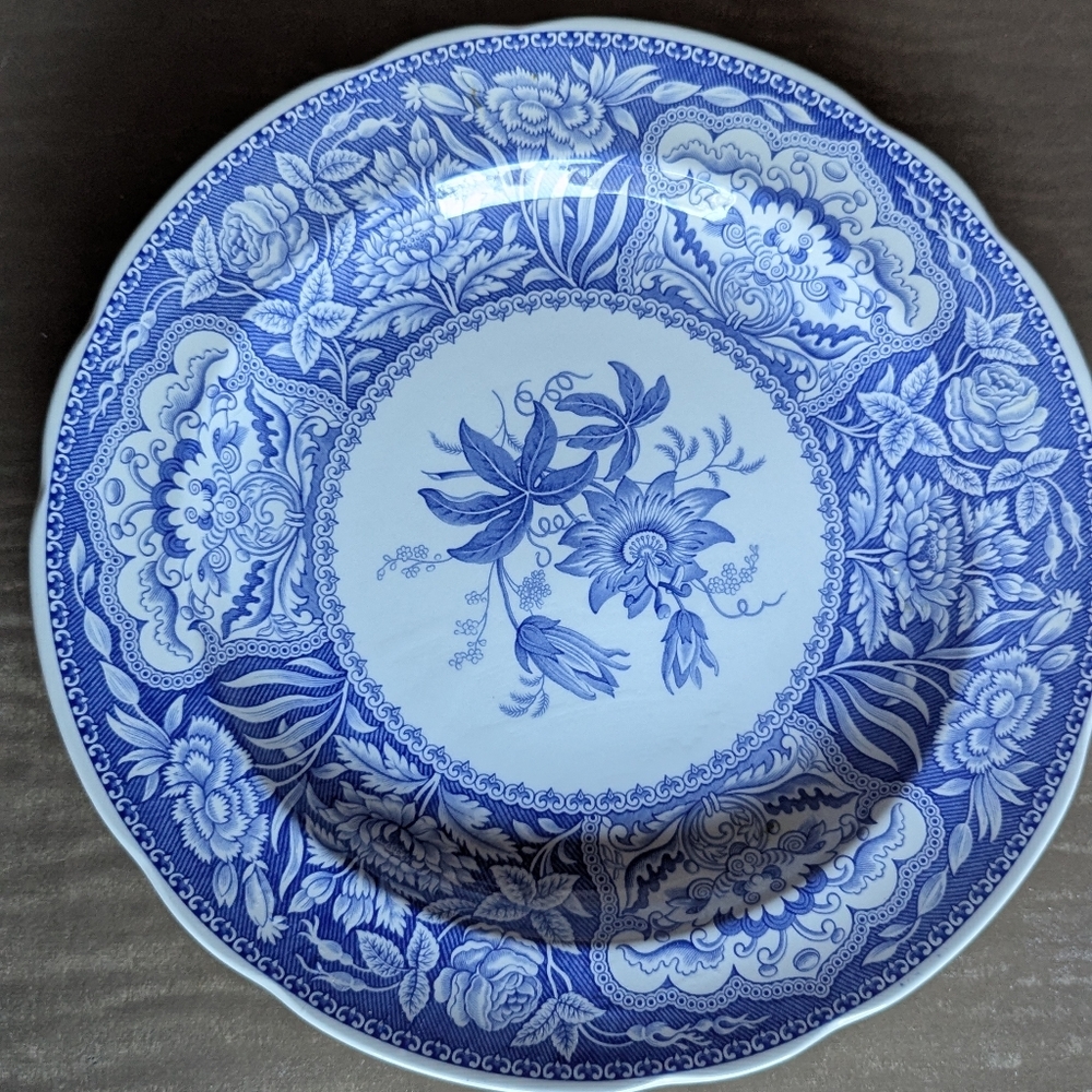 Spode Blue Room China Floral Passion Flower dinner plate with flutes edges.NWOT
